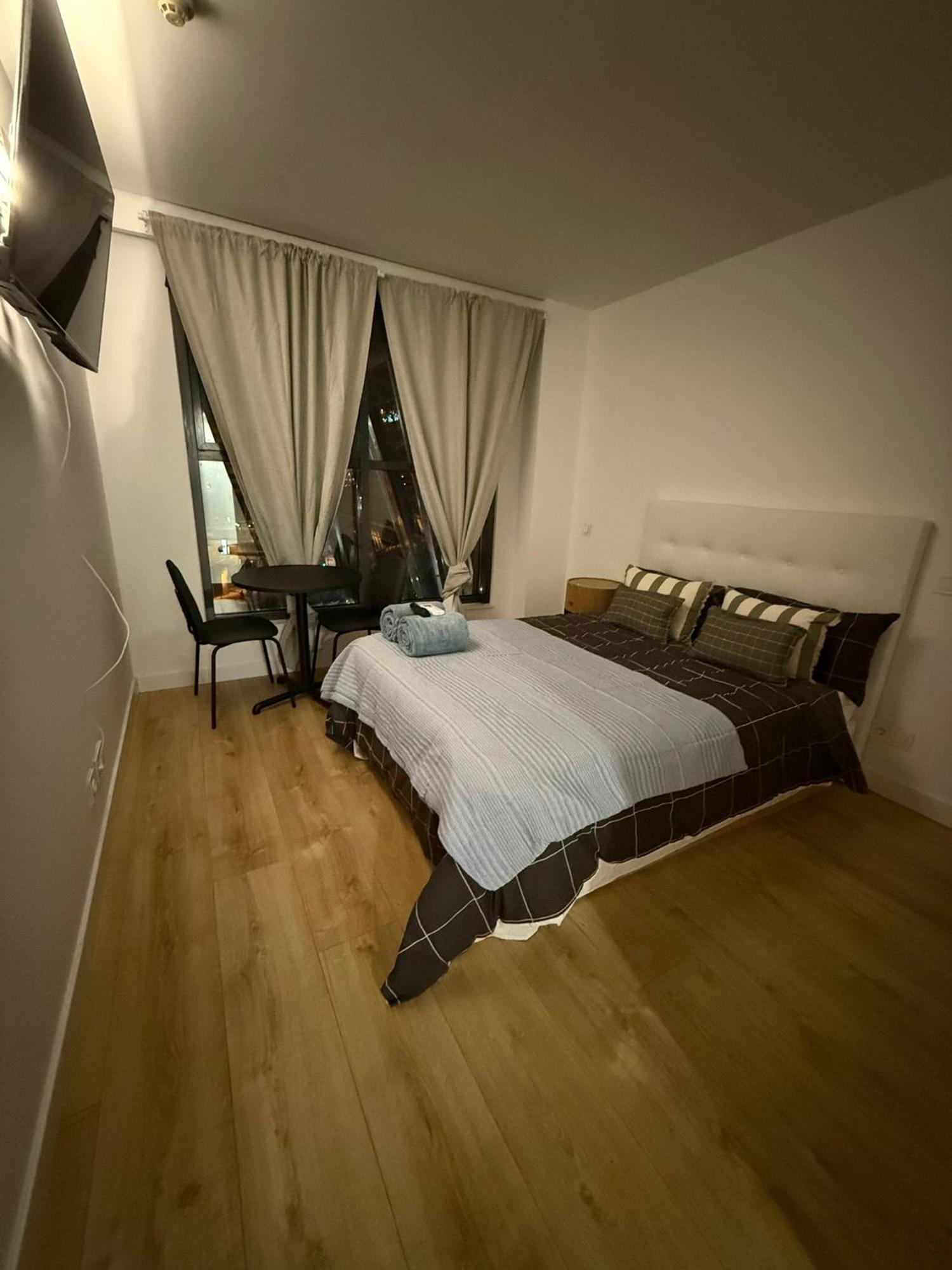 To Room Madrid Castellana Buitenkant foto